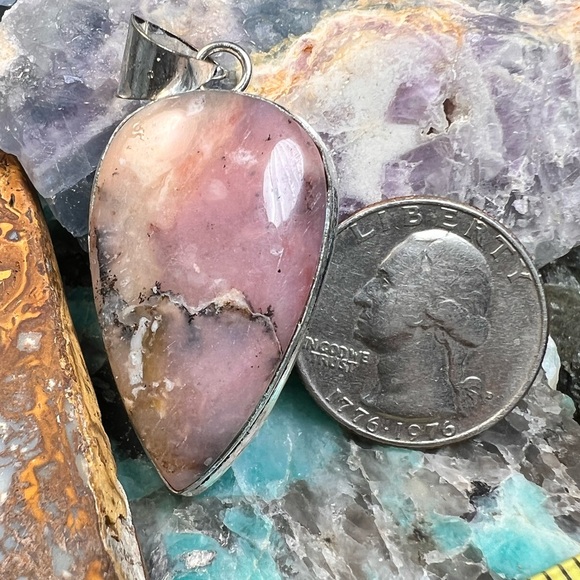 Peruvian pink opal pendant (A-6) - Picture 2 of 7
